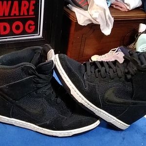 Nike Women's Black DUNK SKY HIGH Size 8 essential wedge sneakers